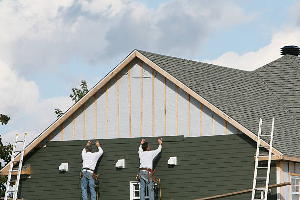 Professional Siding technician working in Cocoa Beach, FL